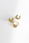 Relvi Horseshoe Ring